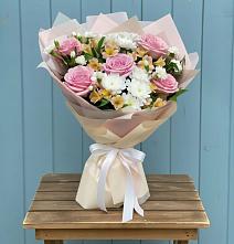Букет цветов из:  Гвоздики, Орхидеи и Розы в Шатск Тульская область