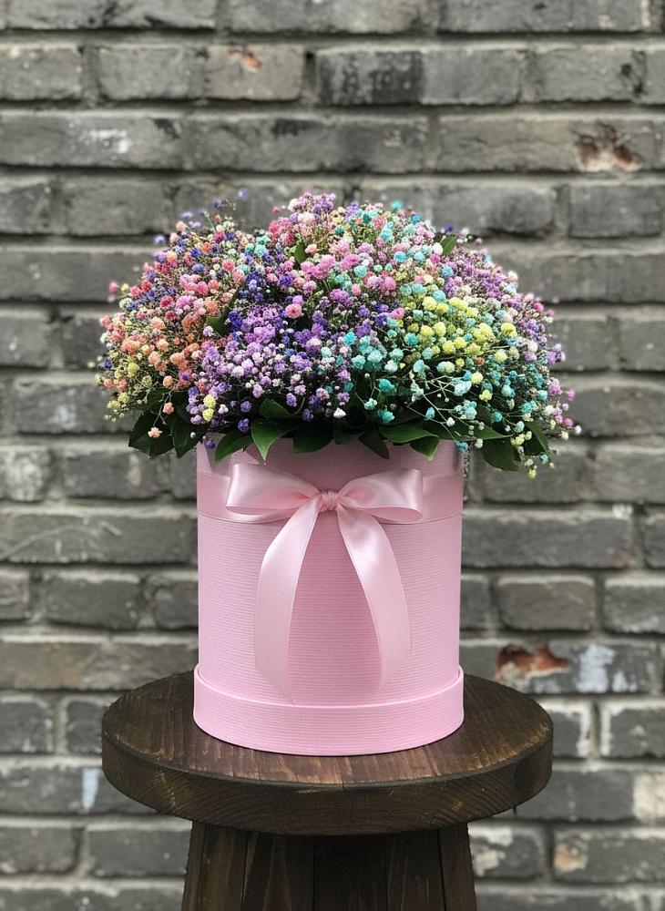 Цветочная композиция из Гипсофила и Розы в шляпной коробке в Шатск Тульская область