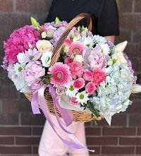Цветочная композиция из Розы, Хризантемы, Пионы и Лизиантусы в корзине #REPLACE_PRED# Шатск Тульская область