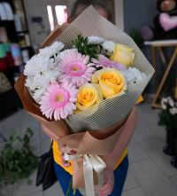 Букет цветов из:  Герберы, Розы и Хризантемы в Шатск Тульская область