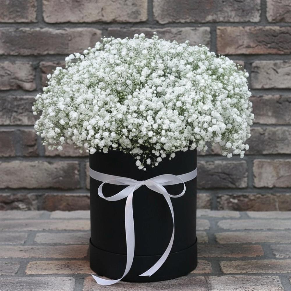 Цветочная композиция из Гипсофила в шляпной коробке в Шатск Тульская область