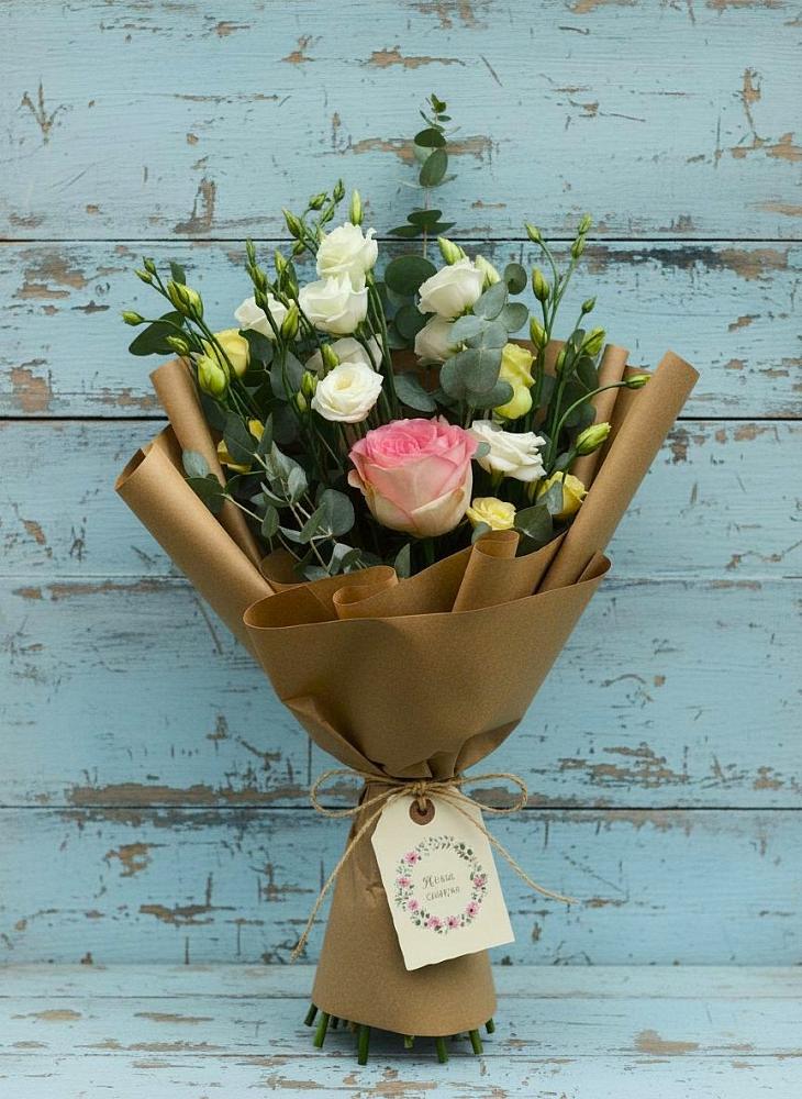 Букет цветов из: Розы и Лизиантусы в Шатск Тульская область