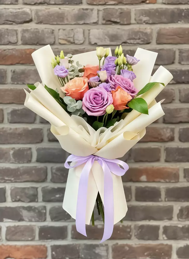 Букет цветов из: Лизиантусы и Розы в Шатск Тульская область