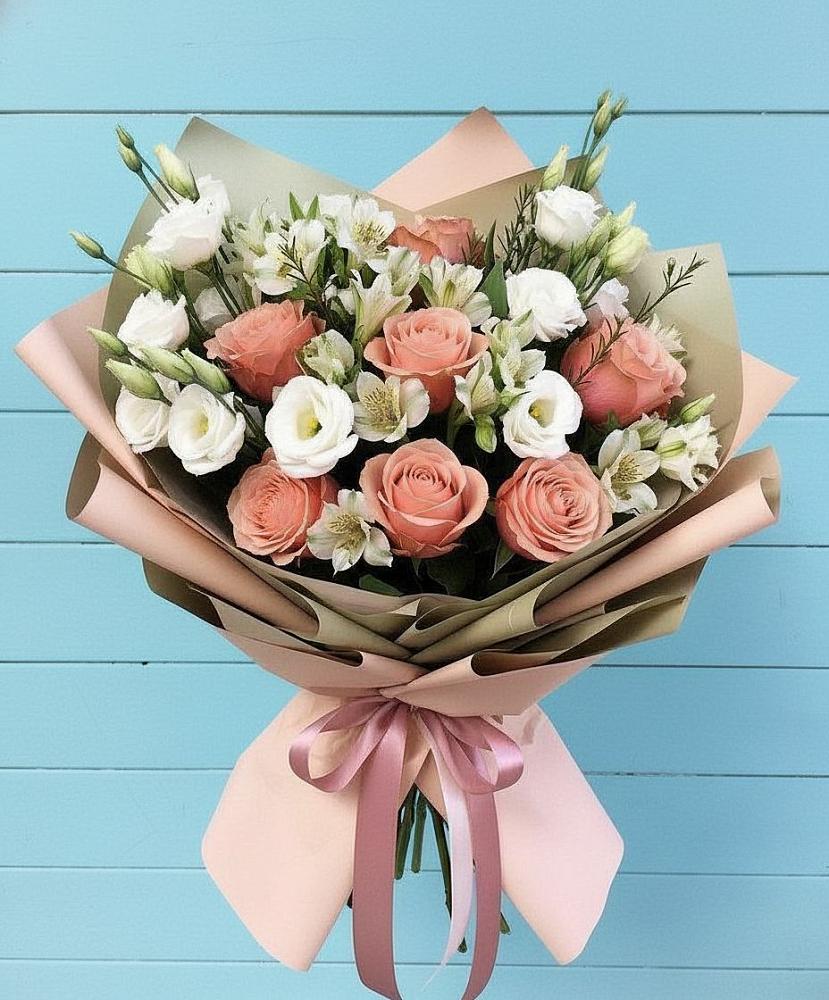 Букет цветов из: Розы, Альстромерии и Лизиантусы в Шатск Тульская область