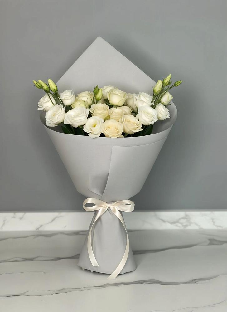 Букет цветов из: Розы и Лизиантусы в Шатск Тульская область