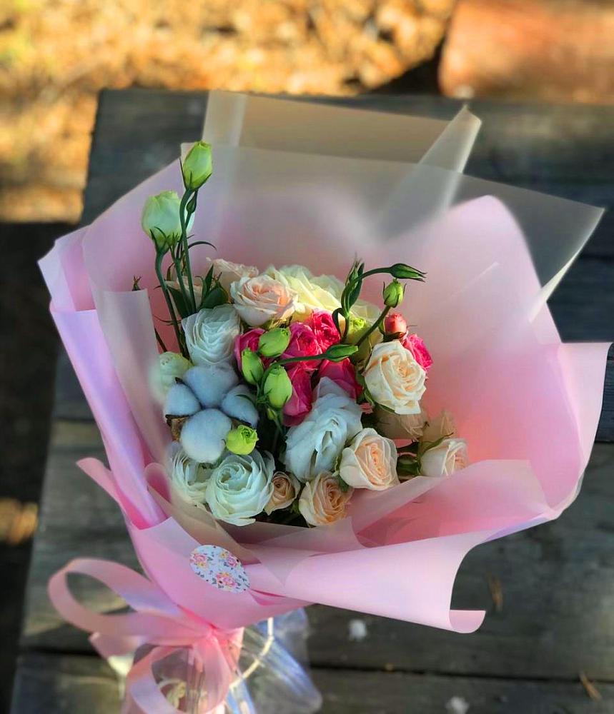 Букет цветов из: Розы и Лизиантусы в Шатск Тульская область