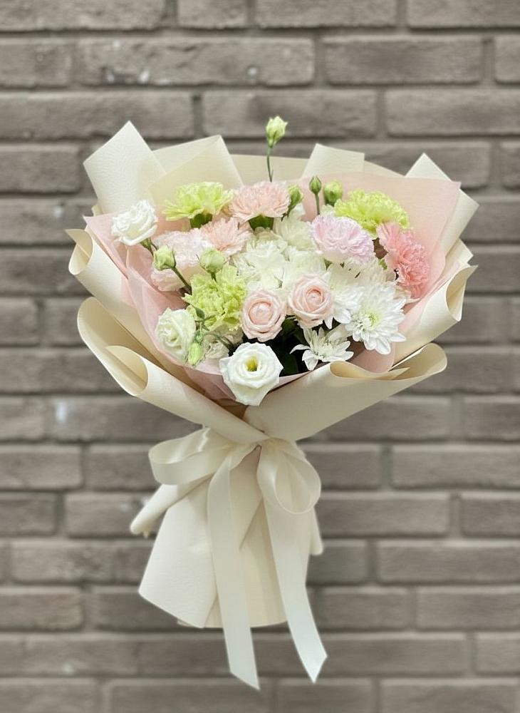 Букет цветов из: Гвоздики, Розы, Лизиантусы и Хризантемы в Шатск Тульская область