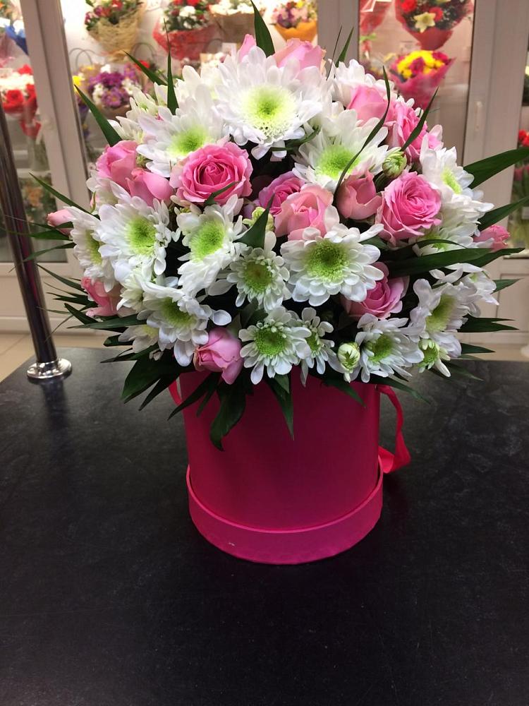 Цветочная композиция из Розы и Хризантемы в шляпной коробке в Шатск Тульская область