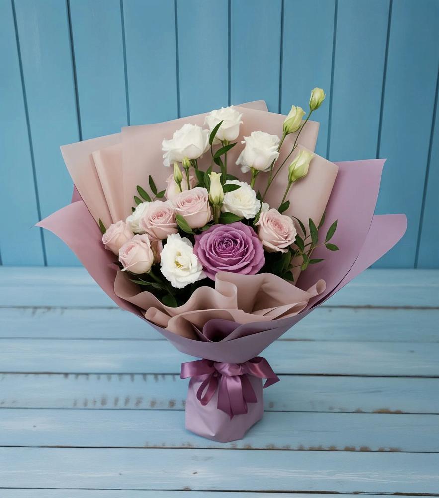 Букет цветов из: Розы и Лизиантусы в Шатск Тульская область